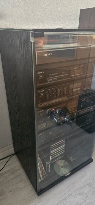 Cadena de música Sony con altavoces