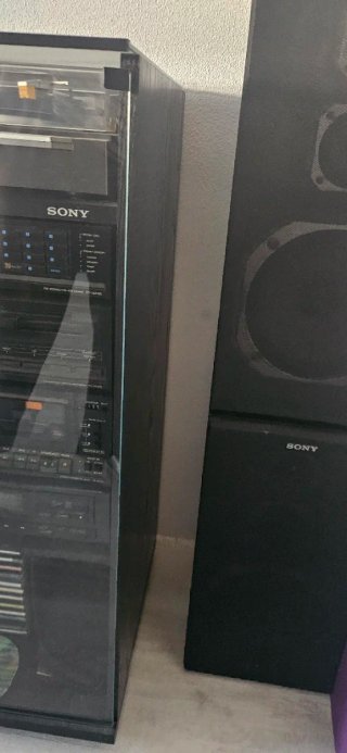 Cadena de música Sony con altavoces
