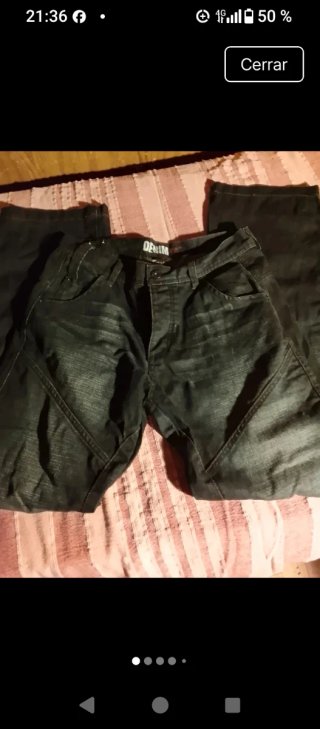 Vaqueros Oscuros Talla 42con movimiento de rodilla