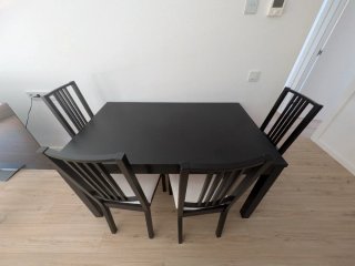 Conjunto Mesa extensible y 4 Sillas Ikea Negro