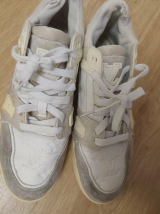 Louis Vuitton Bambas Grises y Blancas