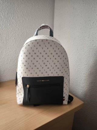 Mochila Tommy Hilfiger Monograma Blanca Negra New