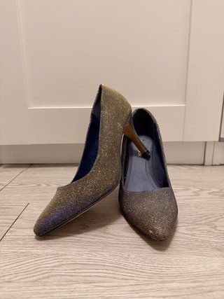 Zapatos Carolina Boix dorados con brillo talla 38