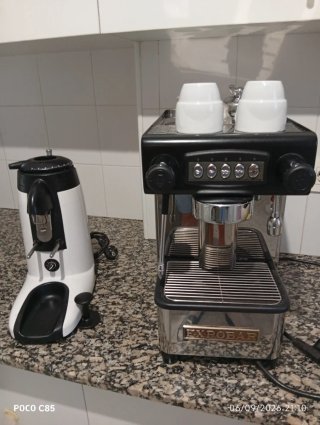 Cafetera Expobar y Molinillo
