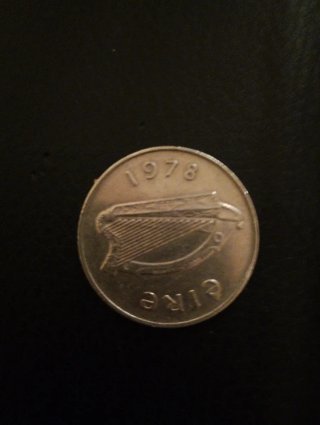 Moneda 10p con pez