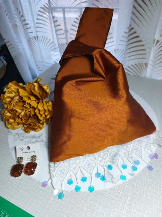 Conjunto de Bolso, Pendientes y Flor