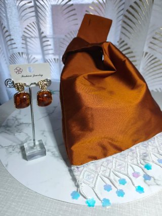 Conjunto de Bolso, Pendientes y Flor