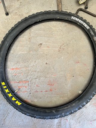 Neumático Maxxis Tomahawk 27.5x2.30