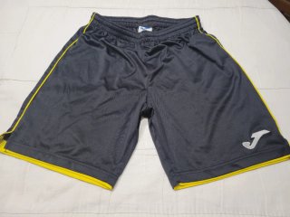 Pantalón corto Joma negro y amarillo