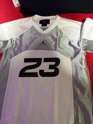 Camiseta Jordan 23 Plata y Blanco