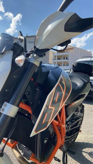 KTM Duke 690 (2013) cambiaria por moto de enduro.
