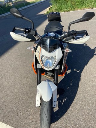 KTM Duke 690 (2013) cambiaria por moto de enduro.