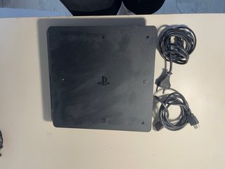 PS4 (PlayStation 4) con 2 mandos+cables necesarios