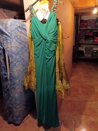 Vestido de fiesta verde y dorado