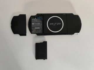 Sony PSP 3000 Nera + 4 Giochi UMD + Accessori