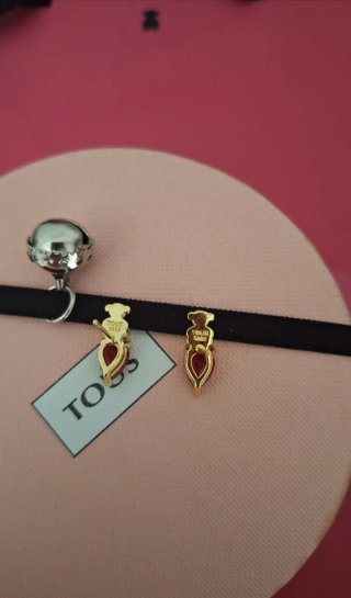 Pendientes Tous Dorados con Piedra Roja