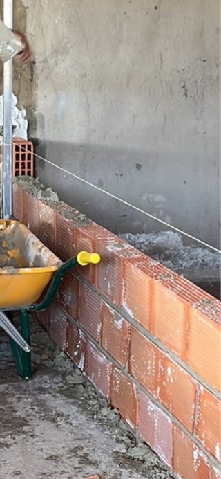 Busco albañiles (oficiales de primera)