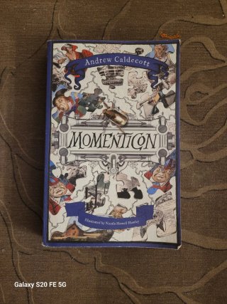 Libro Momenticon de Andrew Caldecott