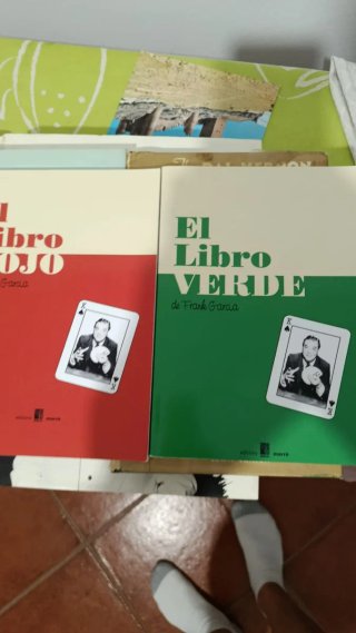 Libro magia Frank García libro rojo y verde