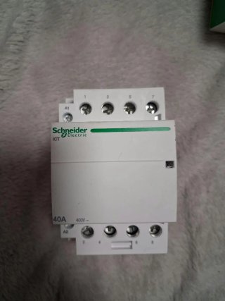 Lote de 3 Contactores Schneider Electric