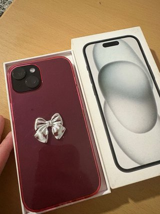 iPhone 15 Negro 128GB con Adorno de Lazo carcasa