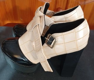 Zapatos Talla 37 Beige y Negro