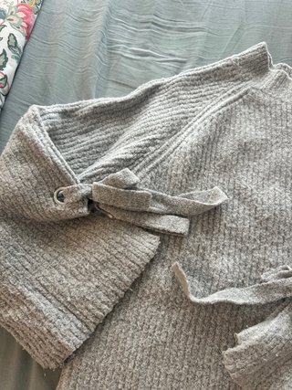 Jersey Gris con Lazadas en Mangas