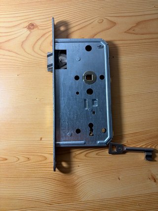 Cerradura de embutir puerta habitación + llave