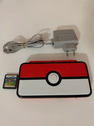 Nintendo 2DS XL Edizione Poké Ball