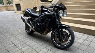 Triumph Speed Four Negra