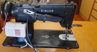Macchina da cucire Singer con mobile