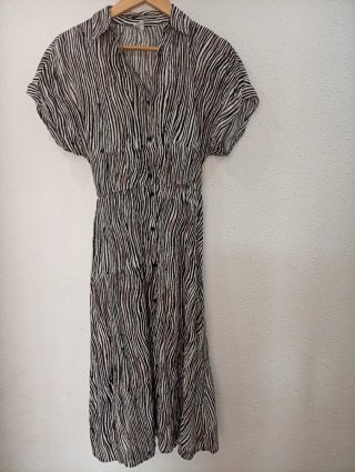 Vestido largo elegante de rayas