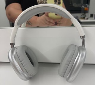 Cascos Inalámbricos trae su cargador