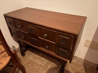 Mesa auxiliar de madera con cajones