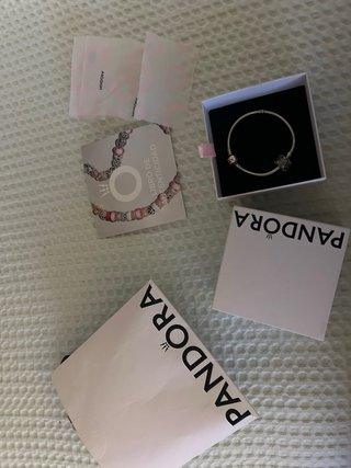 Pulsera Pandora Original con Charm y Caja