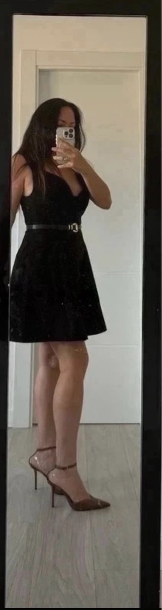 Vestido negro corto fiesta escote V
