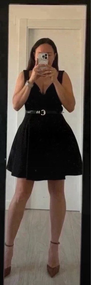 Vestido negro corto fiesta escote V