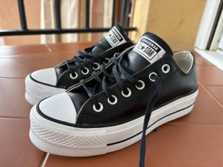 Converse de cuero negras plataforma