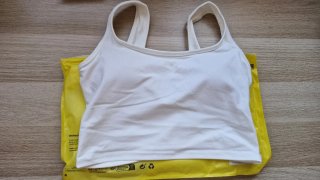 Top deportivo blanco