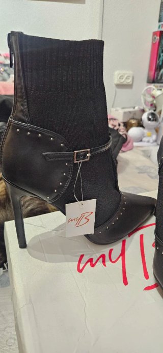 Botines de tacón negros myB