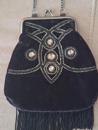 Bolso de fiesta de terciopelo negro con pedrería
