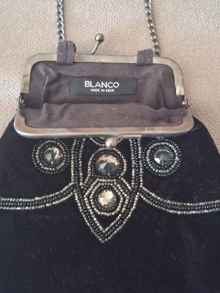 Bolso de fiesta de terciopelo negro con pedrería