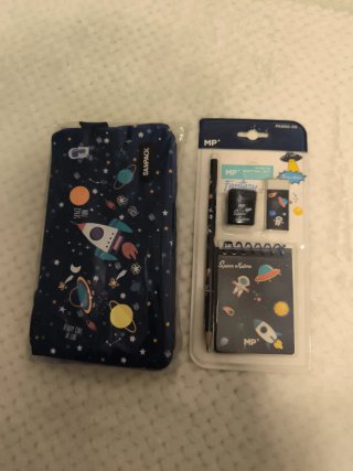 Lote de Material Escolar Espacial