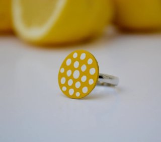 Anillo artesano cuero amarillo y plata