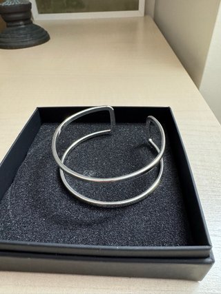 Pulsera plateada abierta