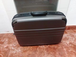 Maleta rígida vintage con combinacion