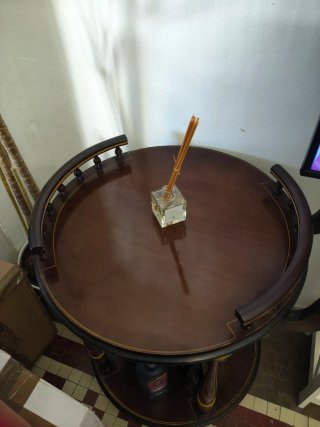 Camarera de madera redonda