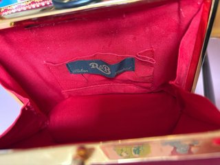 Bolso de mano de satén rojo
