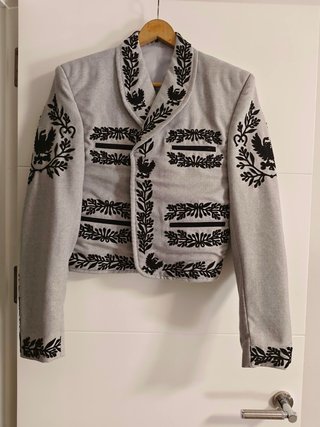 Chaqueta de Mariachi Gris con Bordados