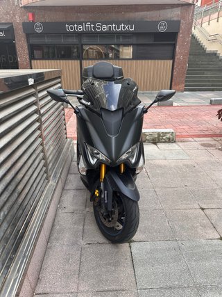 Yamaha Tmax 530 DX Negra